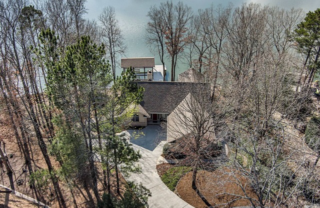 Tellico Lakefront Living