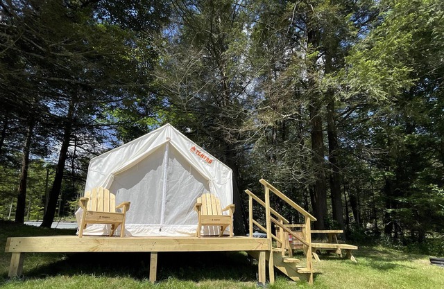 Tentrr Signature Site - Lakeview Glampsite "Lakeside Lounge" (G2)