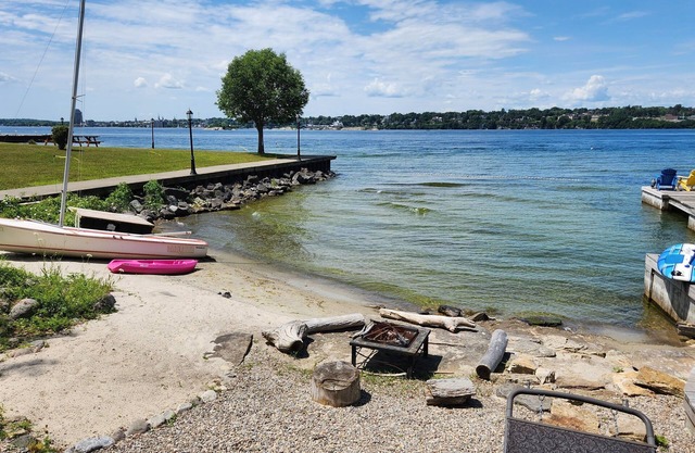 Terrific 2-bedroom cottage in 1000 Islands