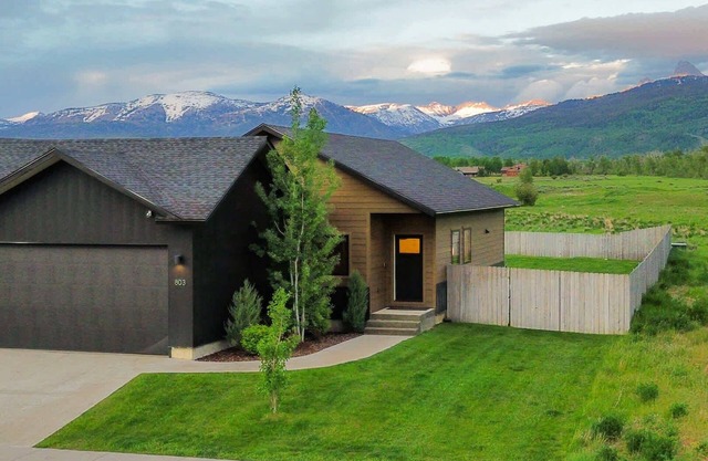 Teton Solitude - Mountain Home w/ Hot Tub