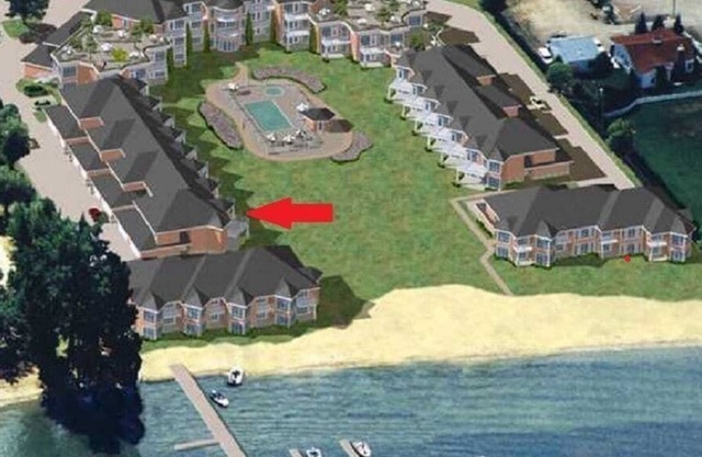 Preciosa casa adosada de 3 dormitorios con vista al lago con garaje doble y embarcadero