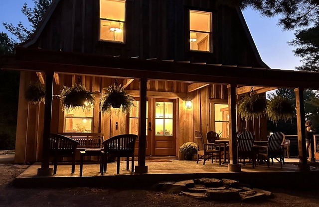 NEW! SECLUDED w/htd pool! 16ac w/hot tub, fire pit, arcade, pond& theater room!