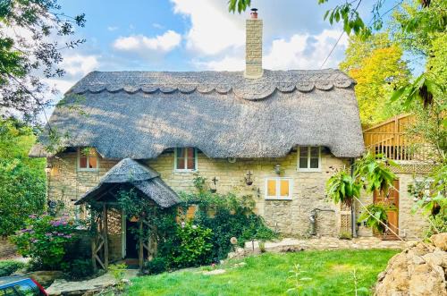 Thatched Cottage 2 Bed 2 Bath in Stour Provost near Shaftesbury and Longleat