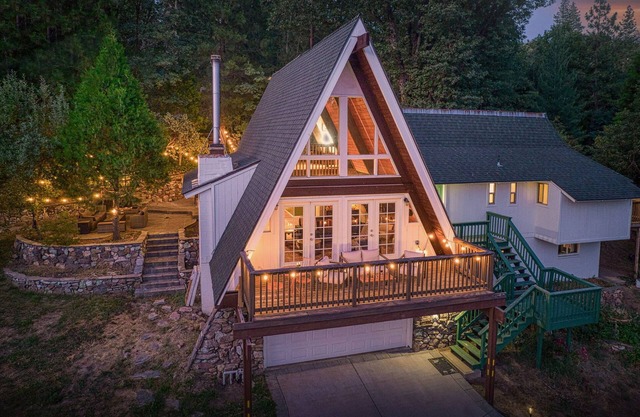 The A-Frame on Toku: Gameroom/HotTub/Firepit/BassLake