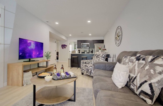 The Aggie Landing at Home Stay MHK