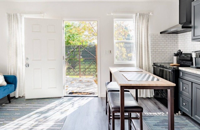 The Alice LA: Luxe Private Bungalow Near Beach