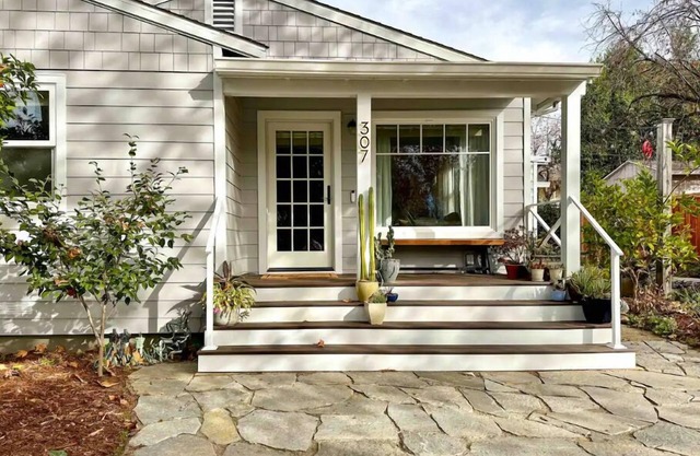 The Alley House - Historic District Garden Bungalow