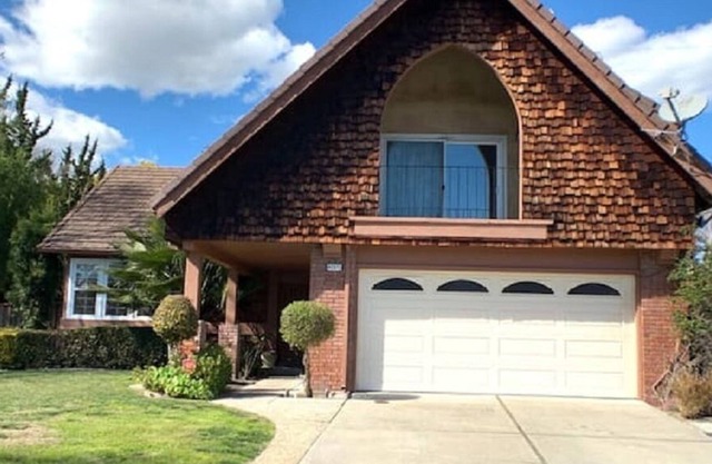 The Amapola: Large Home in Fremont W/AC & Parking