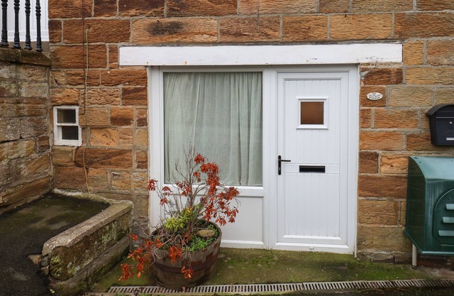 THE APARTMENT AT MULGRAVE HOUSE, pet friendly in Staithes