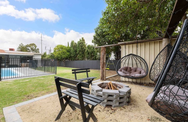 The Arlunya Escape: Pool, Fire Pit & Family Fun