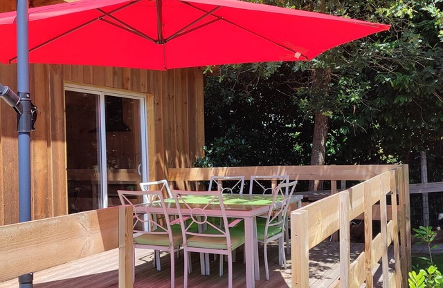 THE AZURE STRAW HUTS