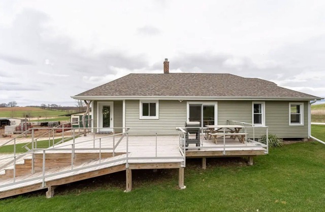 The Beekeeper's Inn- Quiet country retreat