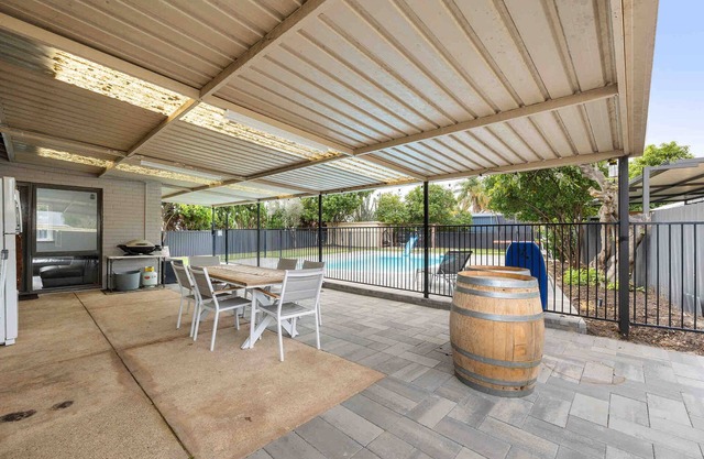 The Arlunya Escape: Pool, Fire Pit & Family Fun