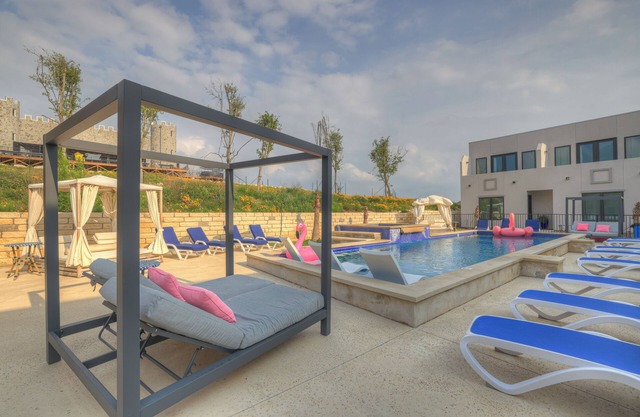 The Bentley Hotel - Clint Eastwood Room - Hill Country View