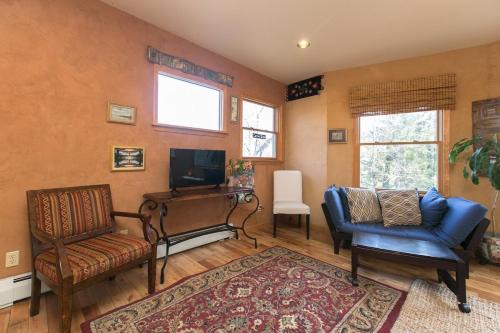 The Birdhouse Sweet suite! Downtown Roof top deck!