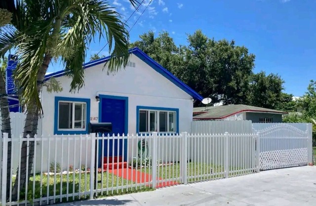 The Blue Casita-Miami Design District