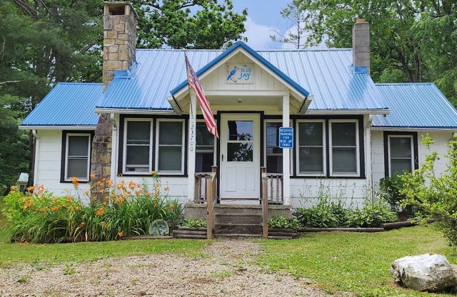Hermosa casa en el lago Canadohta con propiedad privada frente al lago incluida