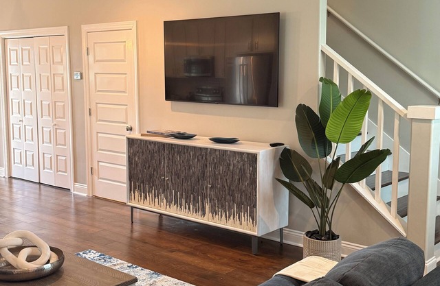 “The Blue Lagoon” a 3-bedroom townhome in charming Lake Charles with AC, WiFi