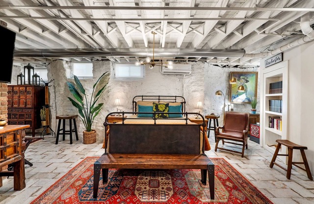 The Boiler Room - Cerca del metro y del centro.