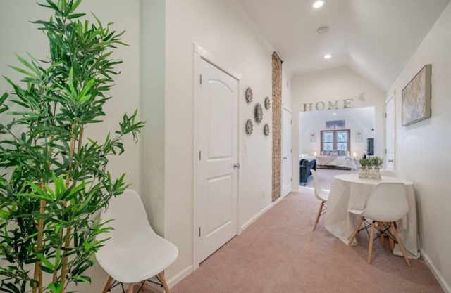 The Brewer 1BD Loft Downtown MKE Free WI-FI!