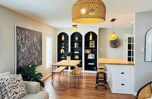 The Brick House- Cozy Stay in McAllen