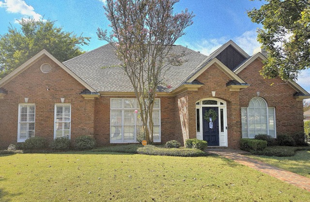The Brook at Eastchase/ 5-bdrm 3.5 bths