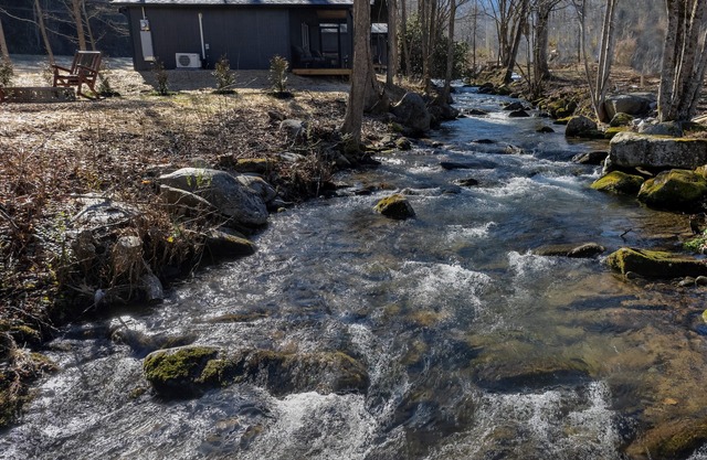 The Bungalow - Pickleball Court, Creek, WIFI, Mountain Views, Starting at $79"