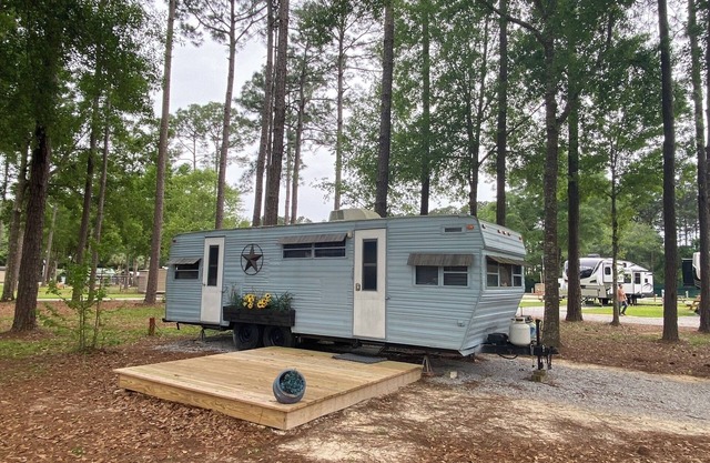The "Bunkhouse" (western-themed glamper) sleeps 2 to 4 avg size people. There's even a bar with real western saddles for barstools! All new electric appliances, so super-easy to "glamp" in a beautiful, treed area of the park. Access to the park's am