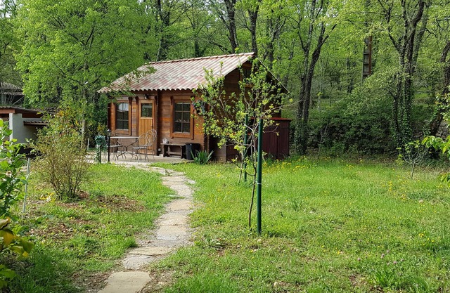 La cabaña de pioupiou y su piscina, su spa.