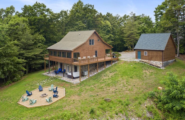 "The Cabin": Views, Fire Pit, High Speed WiFi