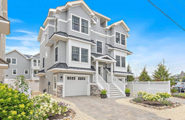 THE CHLOÉ beach haven gardens - 5BR Luxury Rental - Oceanside