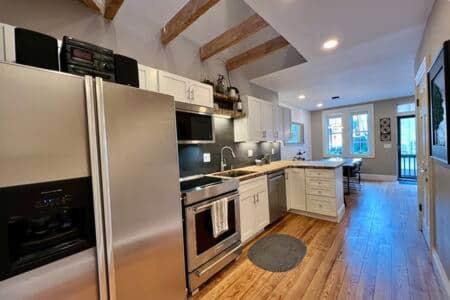 THE CONESTOGA HOUSE - THEATER & BUSINESS DISTRICT