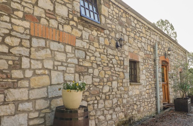 THE COTTAGE, family friendly, luxury holiday cottage in Cardiff