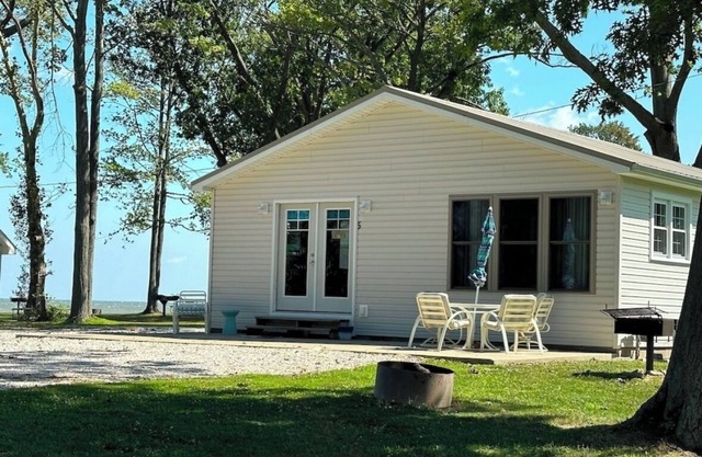 The Cove House: Private 2 bdm cottage
