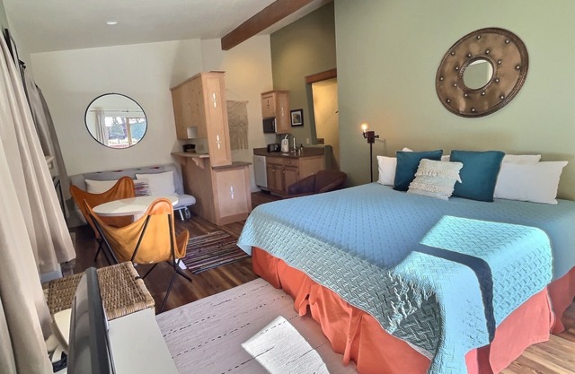 The Coziest Lift View Condo in Taos Ski Valley