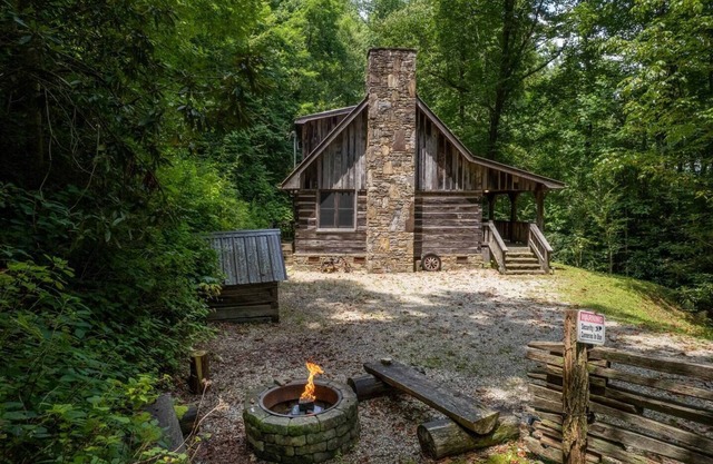 The Cullisia: Historic 2BR Gem with Modern Amenities