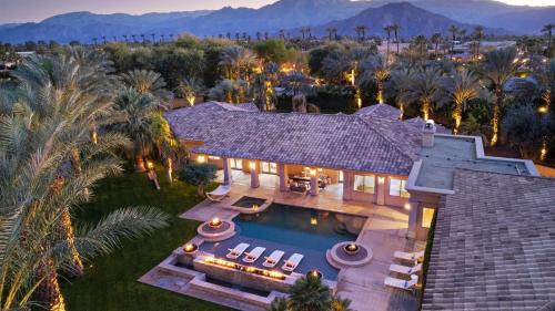 The Date Palm Estate by AvantStay Expansive Estate w Game room Backyard Oasis w Pool Spa