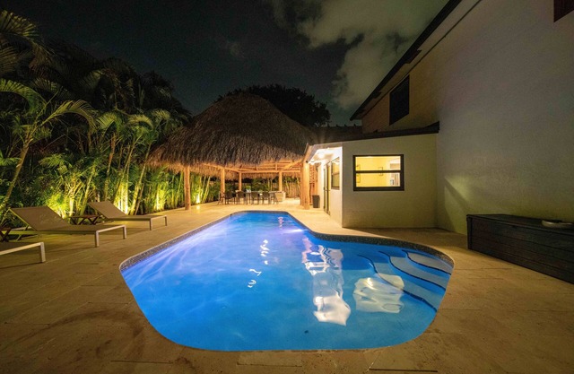 The Delray Palms🌴 Tiki Haven of Bliss Saltwater Splash & Play 4BD Live Vibes