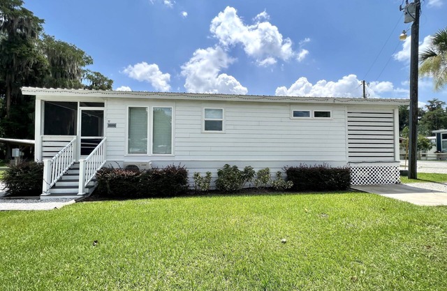 The Dockside House - Lakeside Tiny Home Near Orlando