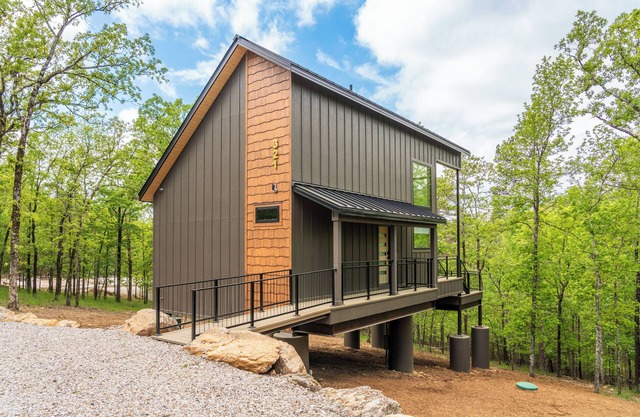 The Eagle Treehouse, Hot Tub, Mountaintop, Near downtown
