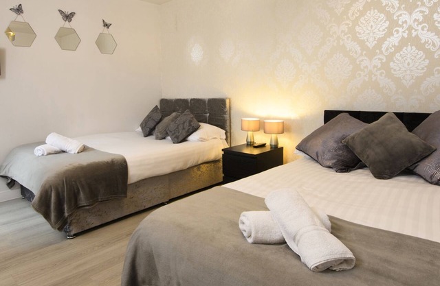 The Eaton, Barall Court