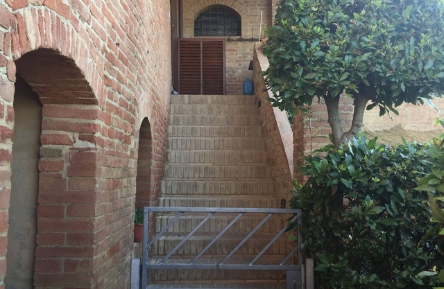 LA FRANCIGENA ADUANAS DE DOS HABITACIONES