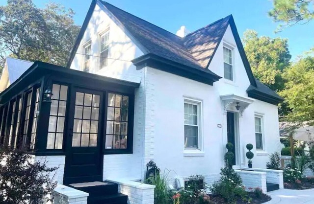 The Gallery - 2 bd Boutique Southern Pines Cottage