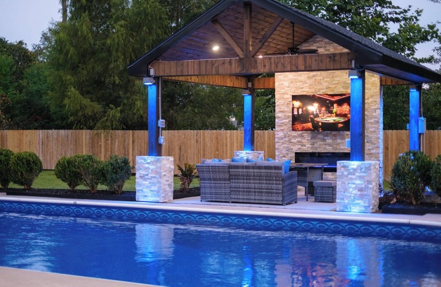 The Gambler: Luxe Pool, Pool Table, Gazebo W/70'' TV, Fast WiFi & Casino Nearby