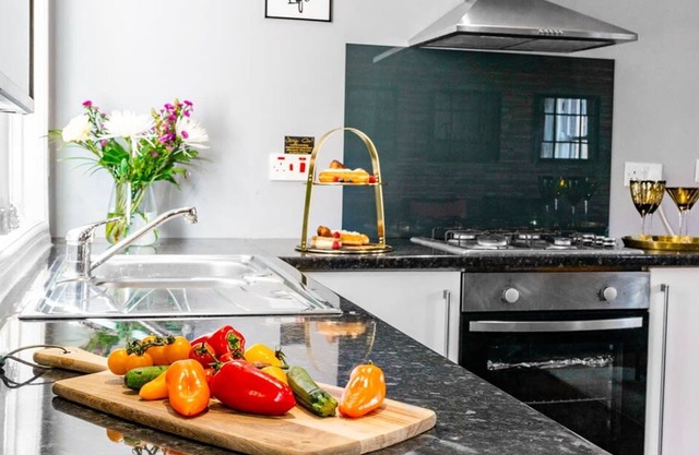 The Gathering Chester 4 Sleeps 14 Very Close to City Centre