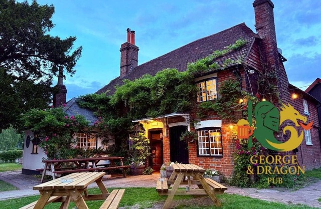The George & Dragon Pub - The Apartment