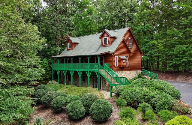 The Ginger Fox Log Cabin w/ Resort Perks | Lake Lure