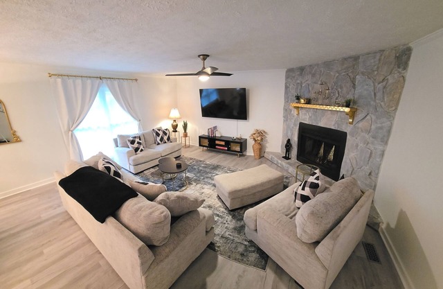 The Golden Mantel – Unique Stay in a Prime Location