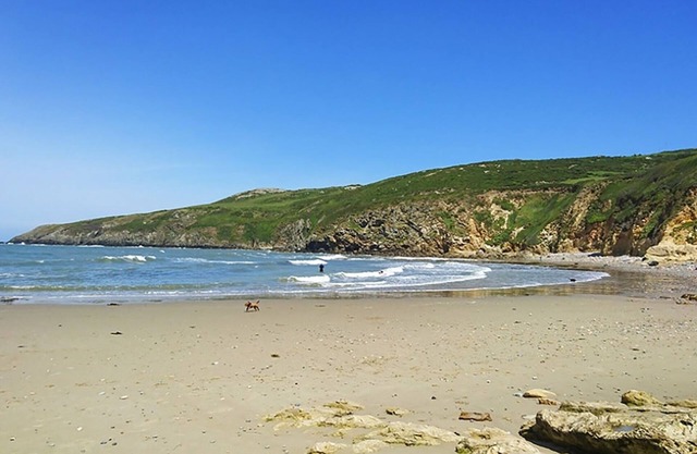THE GRANARY (YR YSGUBOR), romantic, with a garden in Llanfaethlu