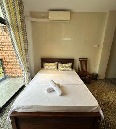 The Green Garniya Poolside and Mountain View Hotel